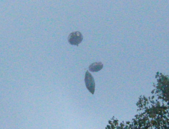 Flying crisp balloonist Dominic Wilcox